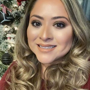 Meet your Posher, Claudia